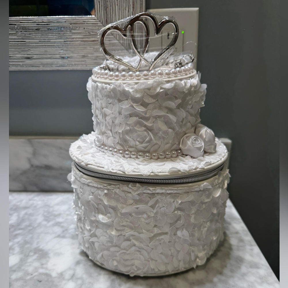 New & Unused Betsey Johnson Wedding Cake Purse